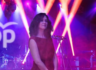 Isabel Díaz Ayuso presenta su tema “Lágrimas de mar”, con el que pretende presentarse a Eurovisión por España aunque participe Israel