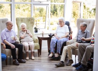 ¿Qué es el «senior living»? La nueva moda de ser viejo y no poder pagarse una residencia