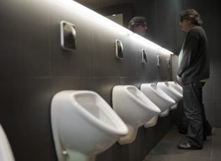 Pide un café de especialidad para poder entrar al baño a hacer un pis de especialidad