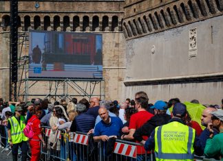 Los fieles empiezan a dudar de la existencia del nuevo Papa