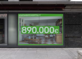 Las inmobiliarias decoran sus sedes por Halloween poniendo los precios más grandes en los carteles