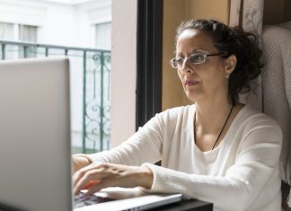 Los terapeutas recuerdan que hacer terapia vía ChatGPT es peligroso y es mejor que las frases vacías de sentido las pronuncie un profesional
