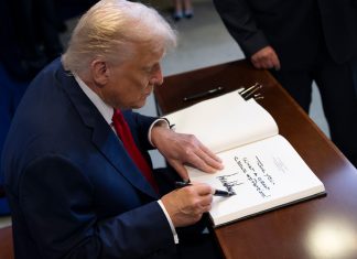Tras firmar su plan de paz para Gaza, Trump confía en poder llevar la paz a Estados Unidos también en el futuro