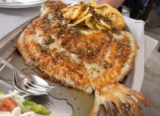 La audiencia de Valencia ordena citar como testigo al rodaballo que presidió la mesa del Ventorro en la que comió Mazón