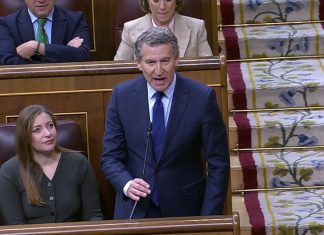 Feijóo lamenta que los parlamentarios se burlen de él por hablar gallego