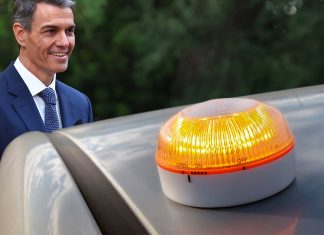 Así son las balizas V16, la “vacuna COVID” de los coches que hará “woke” a tu vehículo