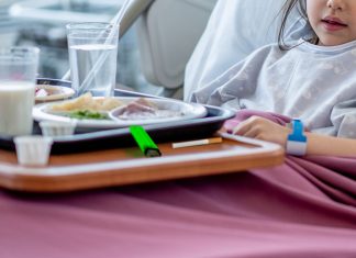Consumo retirará los cigarrillos de los menús infantiles de los hospitales