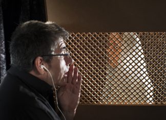Acude a confesarse y el cura le pide que rece seis motomamis