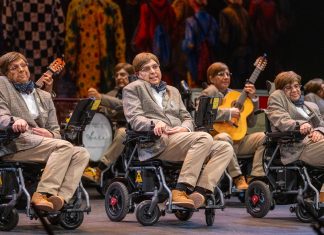 Pese a las críticas, los Stephen Hawking de la chirigota de Cádiz ya han publicado un artículo que confirma la inflación cósmica y explica el origen de las ondas gravitacionales primordiales