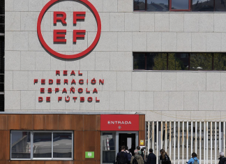 La RFEF dará clases de matemáticas a los árbitros para que aprendan a sumar los minutos del descuento