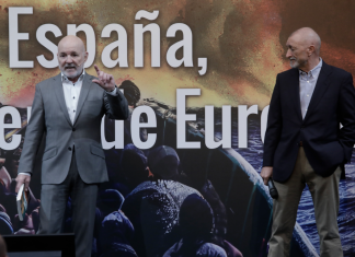 Expertos alertan de que el ciclo sobre la Guerra Civil de Pérez-Reverte podría provocar una nueva Guerra Civil