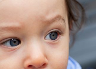 Un bebé pide refuerzos porque no se ve capaz de salvar la relación de sus padres