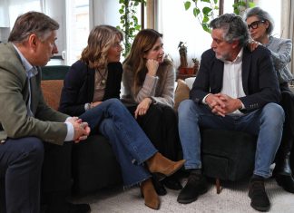 Cada vez más jóvenes se ven obligados a tener diez o más padres para poder vivir con ellos en viviendas decentes