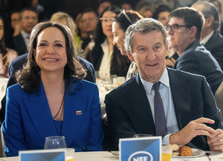 Corina Machado abandona España convencida de haberse reunido con su presidente, el señor Feijóo