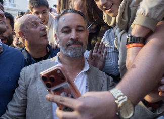 “Perdón, borro. Esto iba para otro grupo”: así son los ‘whatsapps’ del cese de Ortega Smith del Comité Ejecutivo de Vox