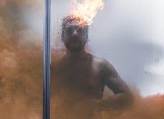 Provoca un incendio en su ducha por aplicar la mascarilla y el champú en el orden equivocado