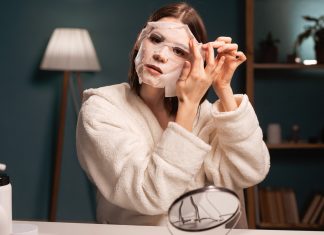 Una mujer decide empezar a luchar contra el crimen a los veinte minutos de ponerse la mascarilla facial