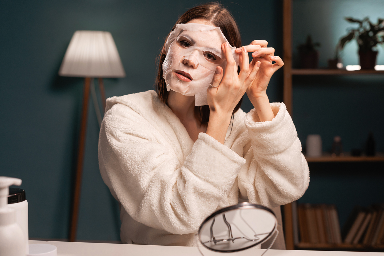 Una mujer decide empezar a luchar contra el crimen a los veinte minutos de ponerse la mascarilla facial