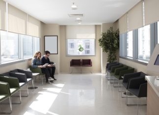 Esperar diez años a que te atiendan en un ambulatorio y otras soluciones habitacionales