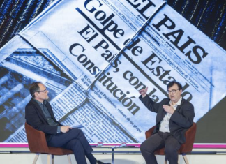 El nuevo libro de Javier Cercas, «Suscríbete a El País», aclamado en Babelia