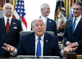 Trump anuncia la paz con Irán y adelanta que las mujeres norteamericanas deberán llevar velo