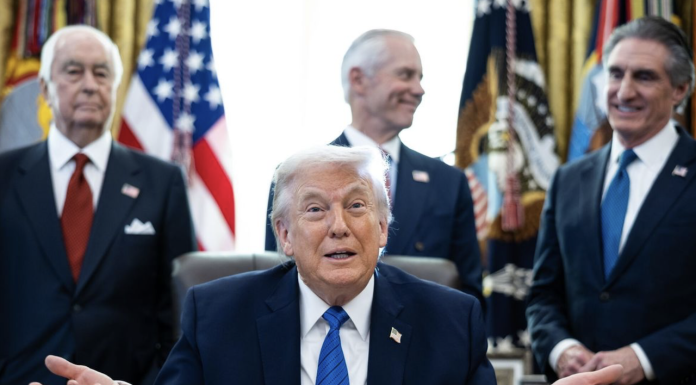 Trump anuncia la paz con Irán y adelanta que las mujeres norteamericanas deberán llevar velo