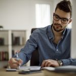 Cientos de españoles con espíritu emprendedor están ya buscando ministros a los que corromper y delatar