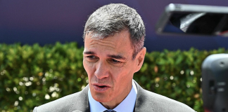 Pedro Sánchez pide que se respete el derecho de su mujer a atravesar el viento sin documentos