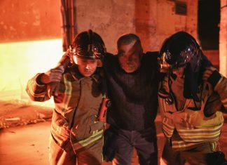 Un negacionista climático asegura que haber perdido su casa en un incendio es totalmente normal en esta época del año