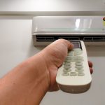 ¿A qué temperatura hay que poner el aire acondicionado de tu vecino para que enfríe también tu casa?