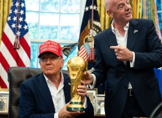 Tras una llamada de Trump, la FIFA da por finalizado el Mundial y proclama vencedores a sus hijos