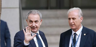 Zapatero pide más tiempo para explicar el origen de sus hijas
