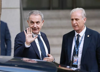 Zapatero pide más tiempo para explicar el origen de sus hijas